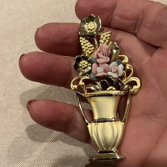 Vintage Jewelry - Vintage AJC flower vase brooch